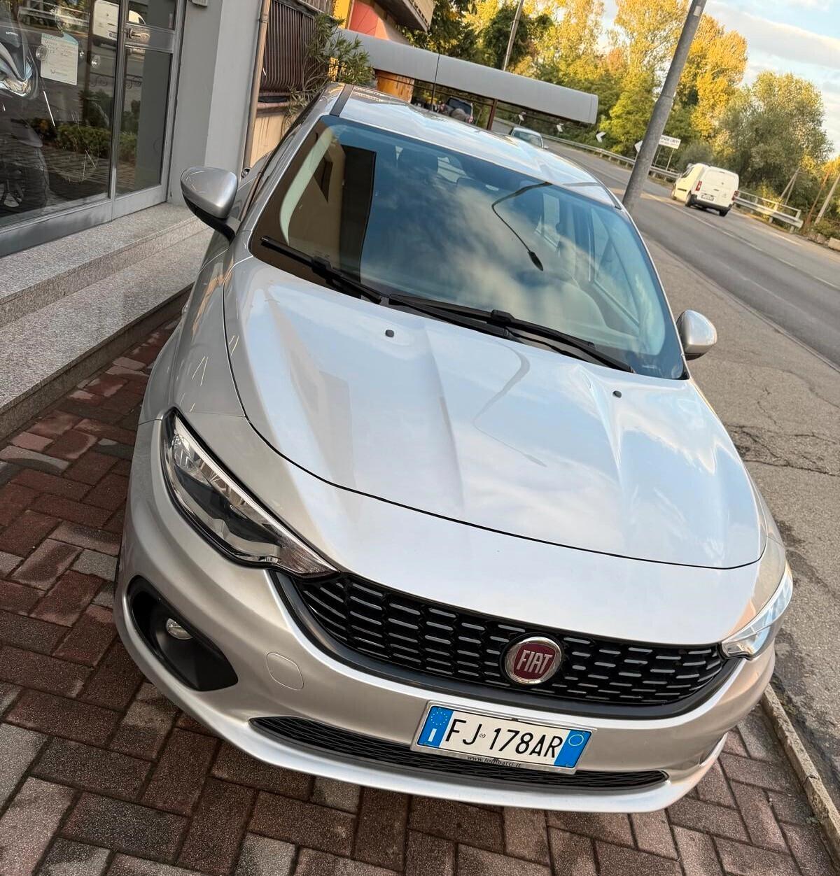 Fiat Tipo 1.4 5P. 95CV Lounge GPL