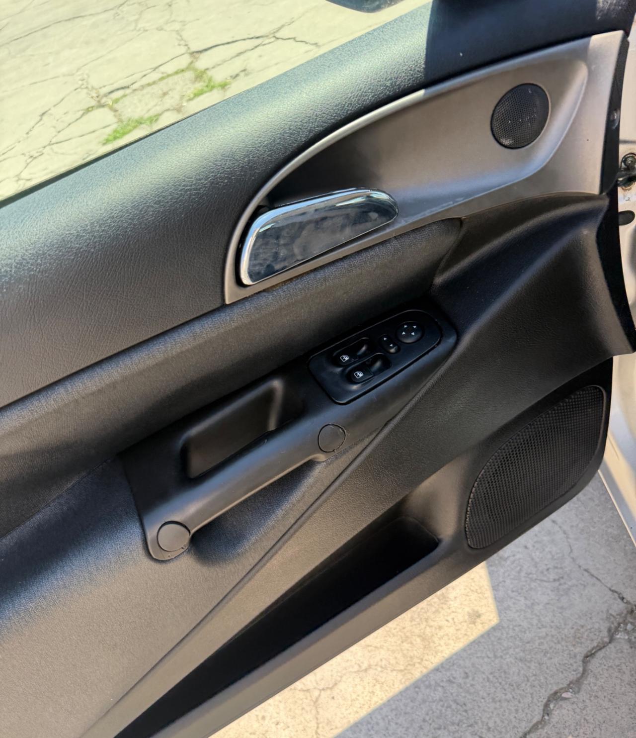 Lancia Ypsilon 1.3 MJT 75 CV BiColor Platino