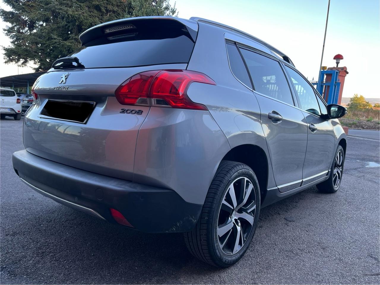 Peugeot 2008 BlueHDi 100 Allure-km192000-