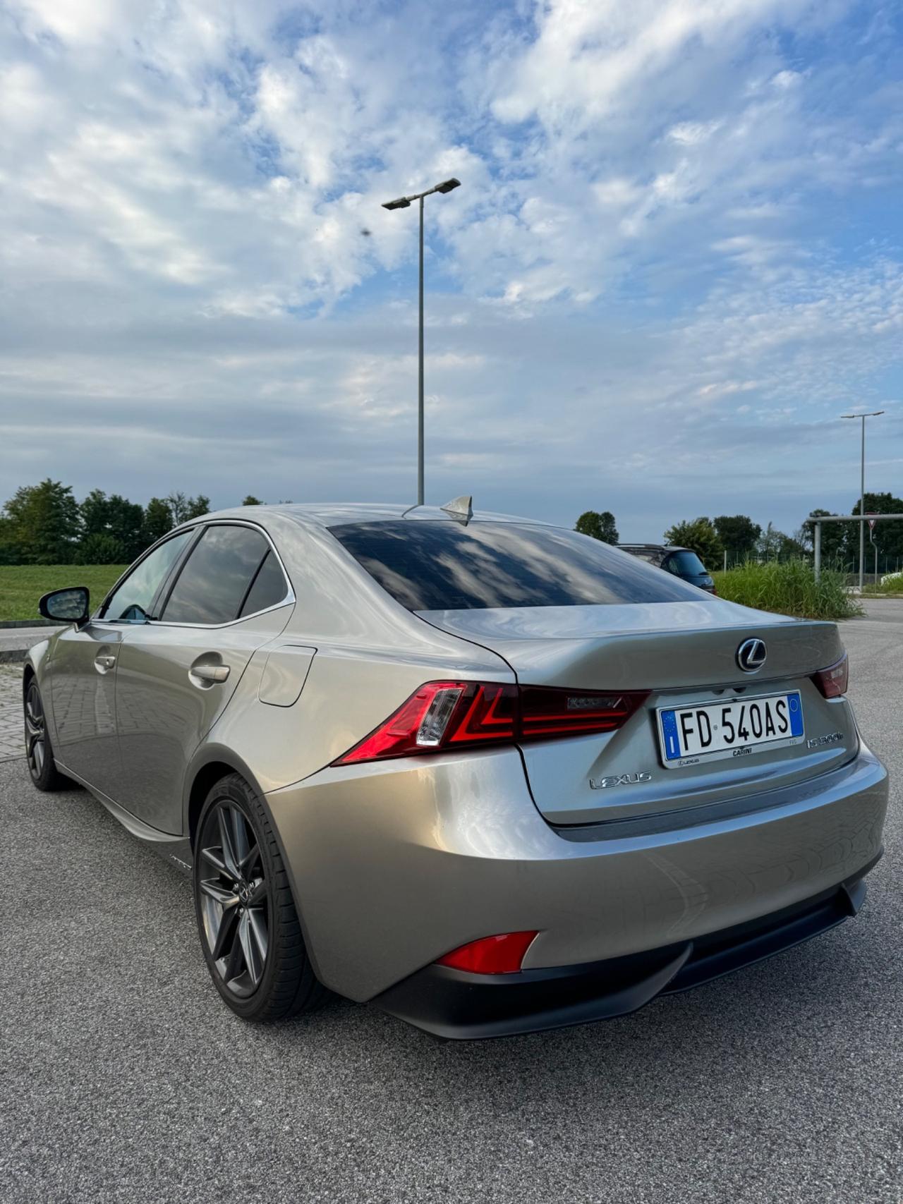 Lexus IS 300 Hybrid FSport