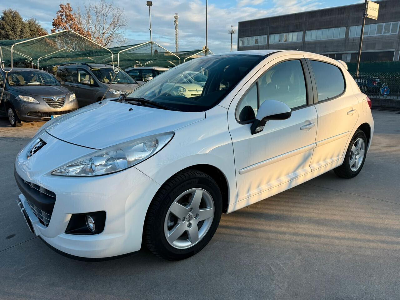 Peugeot 207 5p 1.4 95 CV 74.900 KM