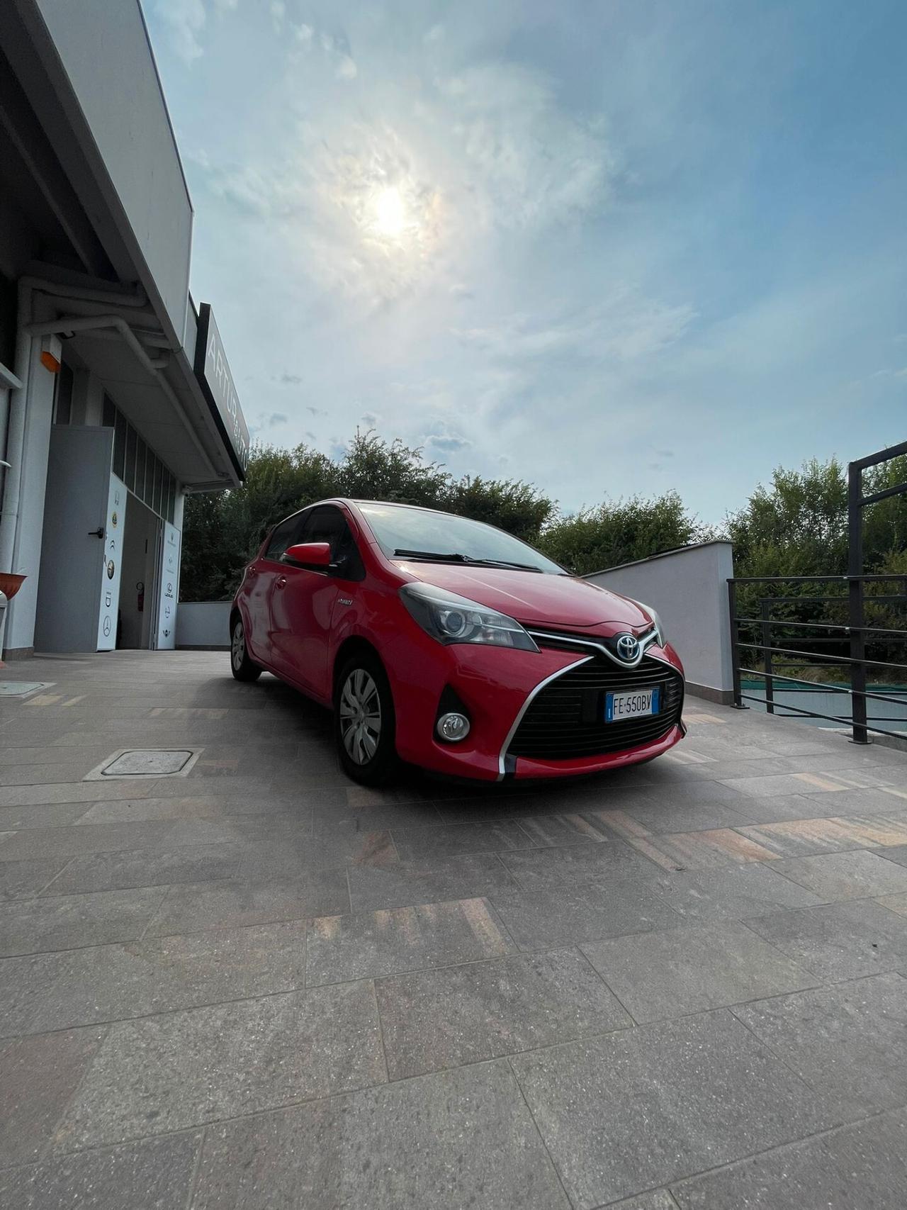 Toyota Yaris HYBRIDA