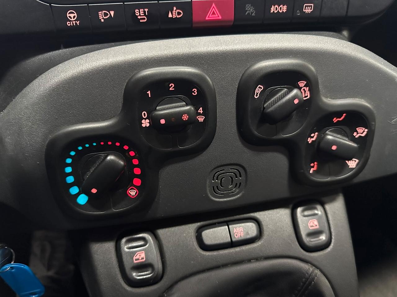 FIAT PANDA 1.2 LOUNGE *GANCIO TRAINO-BARRE*