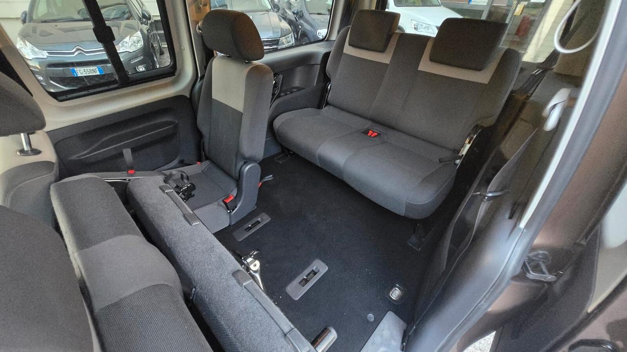 Volkswagen Caddy 7Posti Highline Maxi Neopatentati