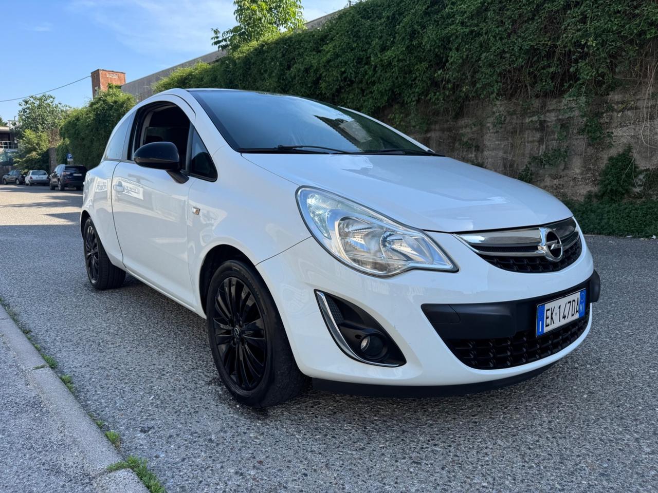 Opel Corsa Benzina e Gpl idonea ai Neopatentati
