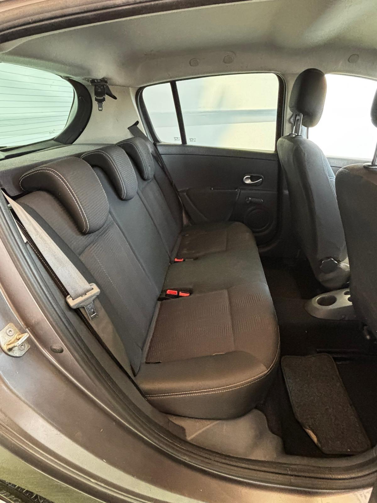 Renault Clio 1.2 16V 5 porte 75CV