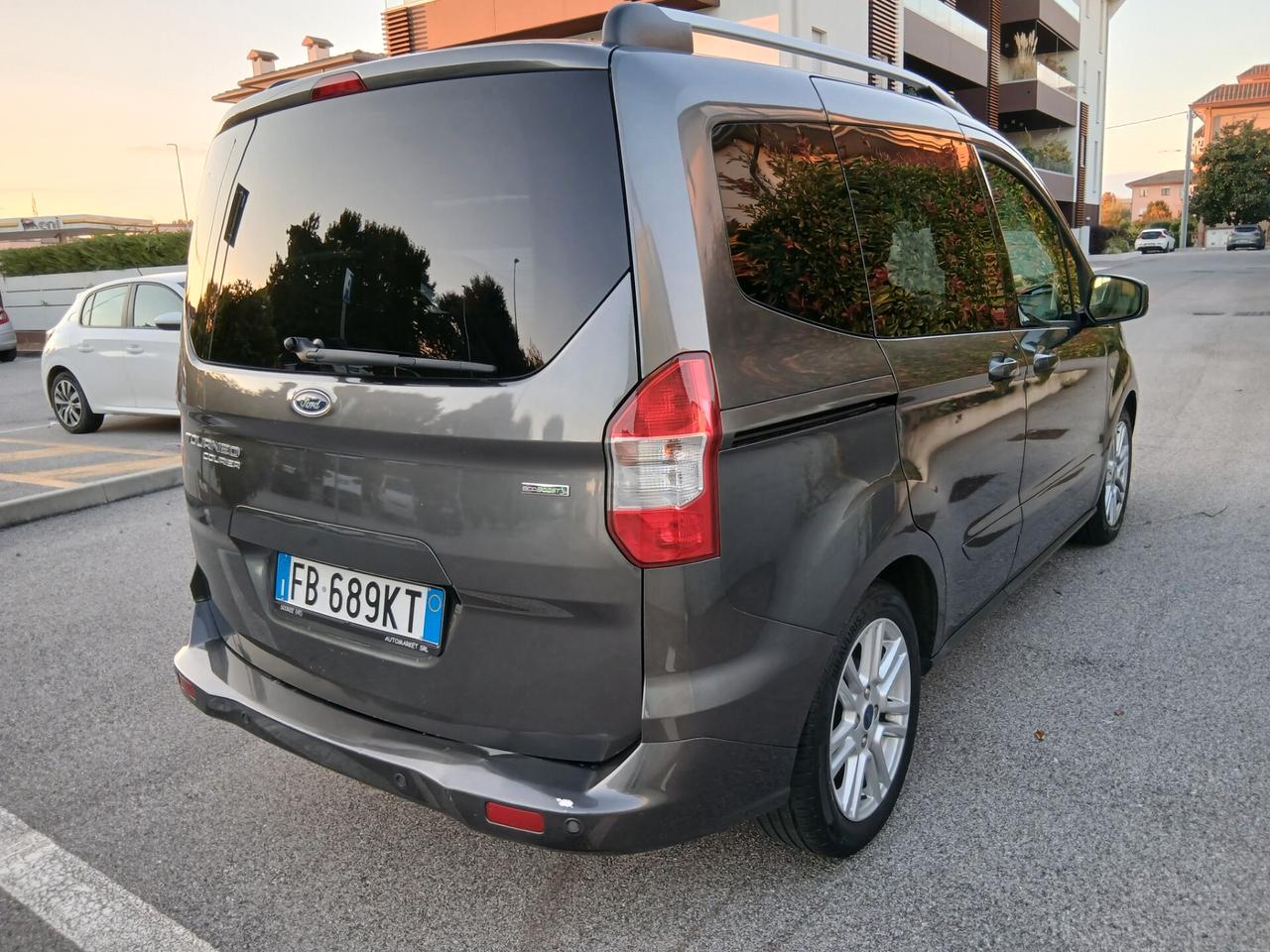Ford Tourneo Courier 1.0 EcoBoost 100 CV Titanium tua a € 193 mese