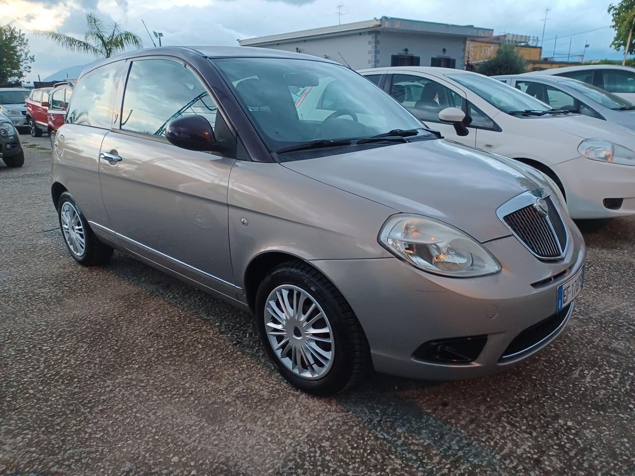 Lancia Ypsilon 1.2 Platino