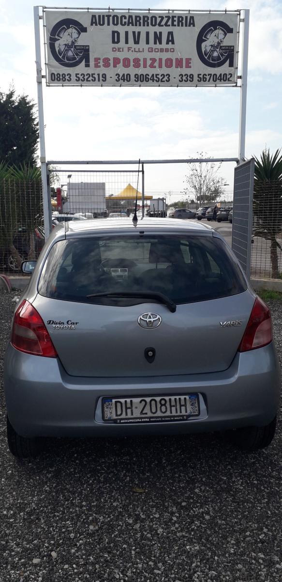 TOYOTA - Yaris - 1.0 5p. Sol