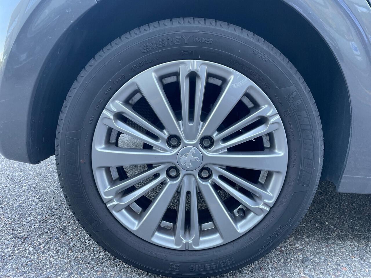 Peugeot 208 PureTech 82 5 porte Allure*solo 40000km*NAVI*NEOPATENTATI