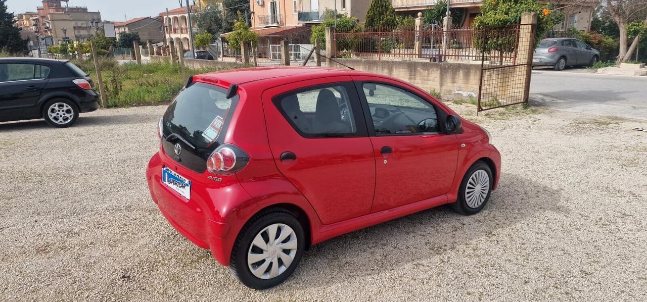 Toyota Aygo 1.0 12V VVT-i 3 porte Lounge Connect