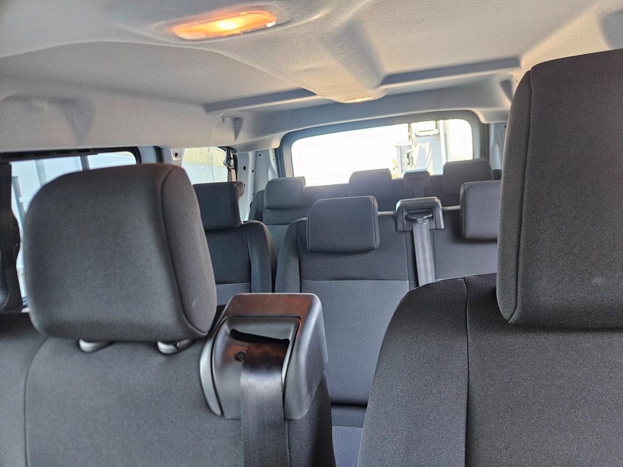 Noleggio 9 posti Peugeot Expert BlueHDi 180 S&S EAT8