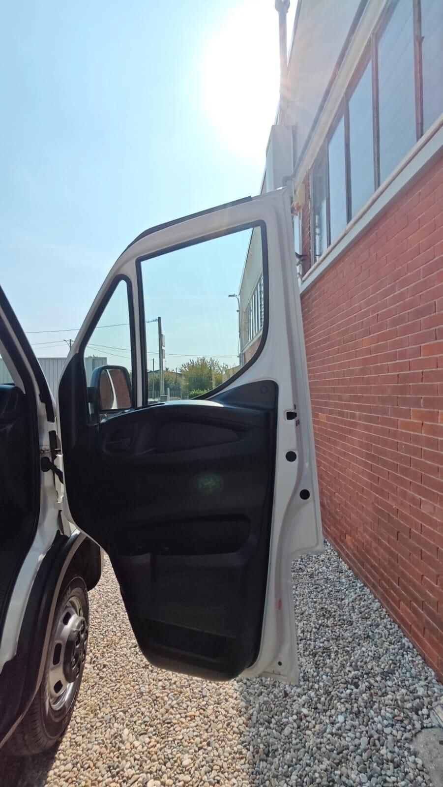 Iveco Daily 35C14 BTor 2.3 HPT PL-RG Cabinato