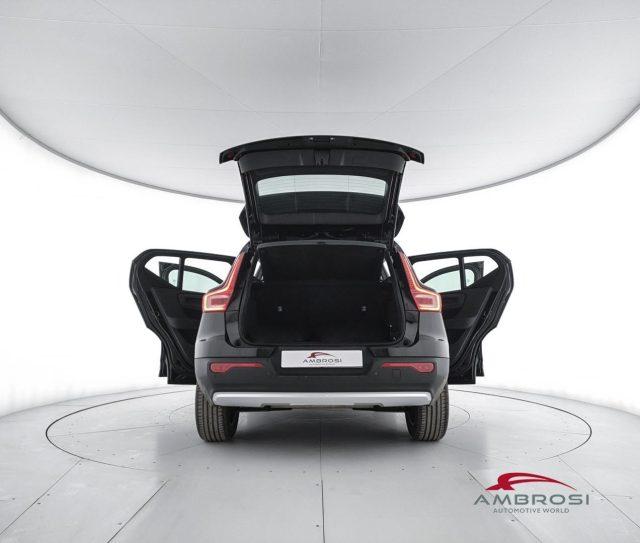 VOLVO XC40 D3 Momentum - AUTOCARRO N1