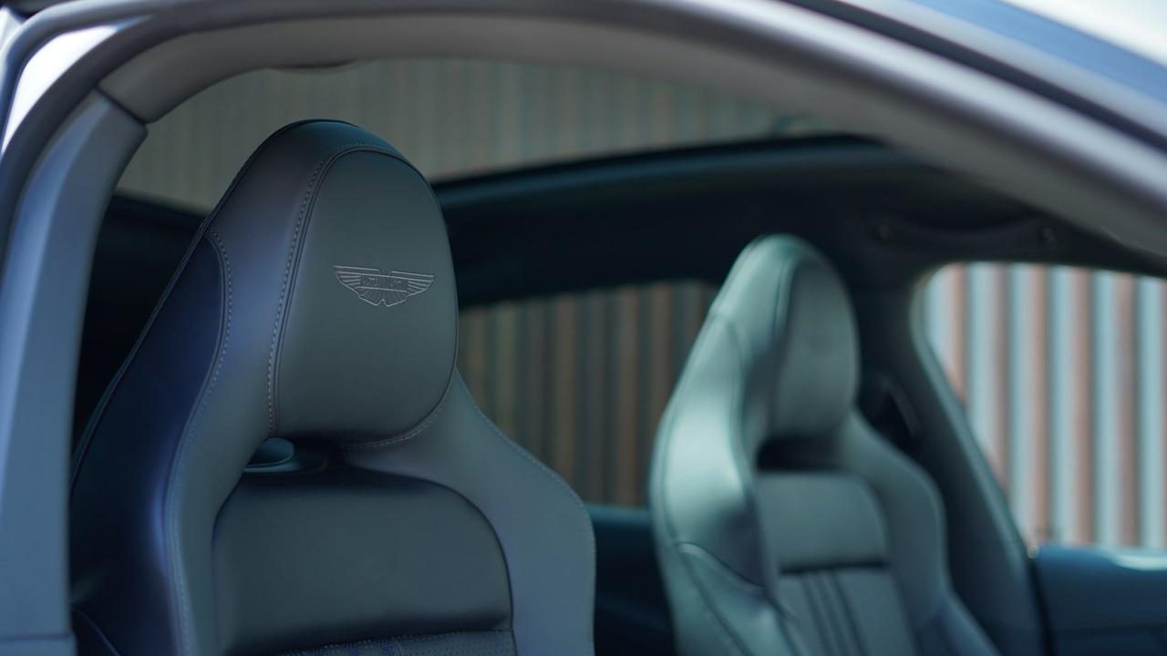 ASTON MARTIN DBX707 4.0