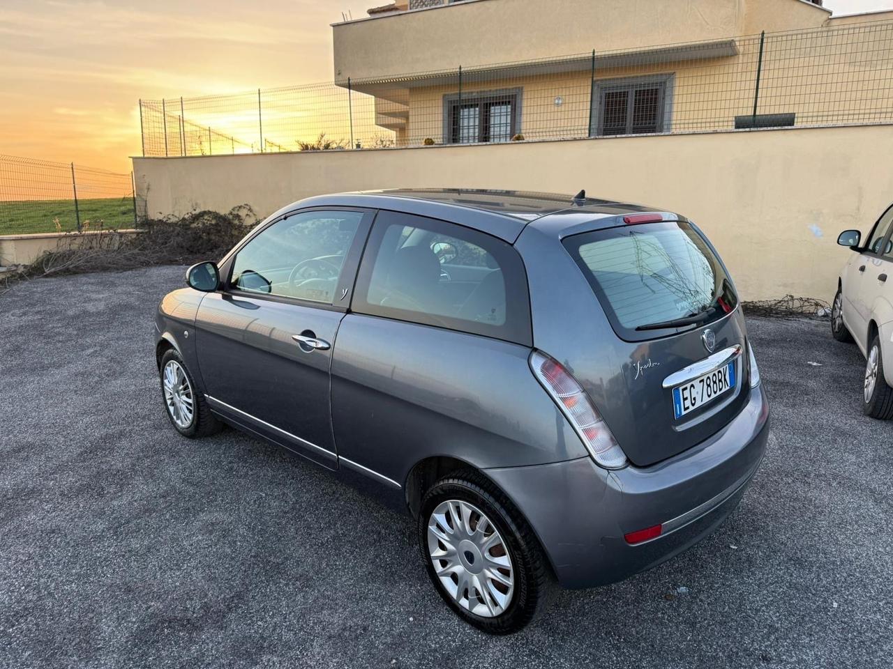 Lancia Ypsilon 1.2 69 CV Unyca