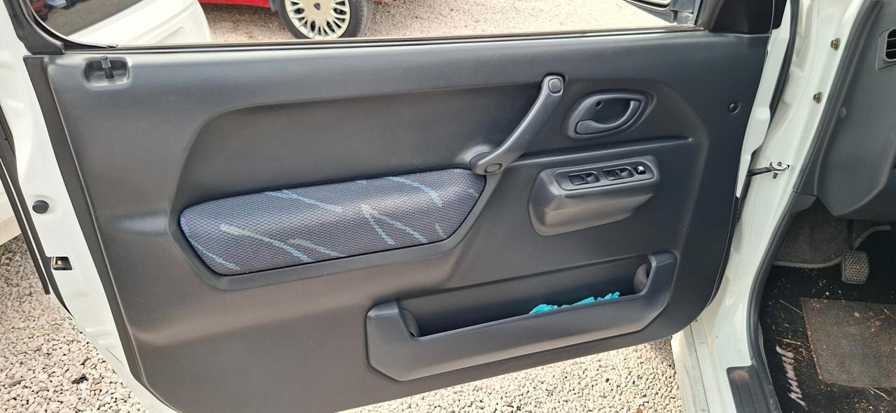 Suzuki Jimny 1.3i 16V cat 4WD JLX