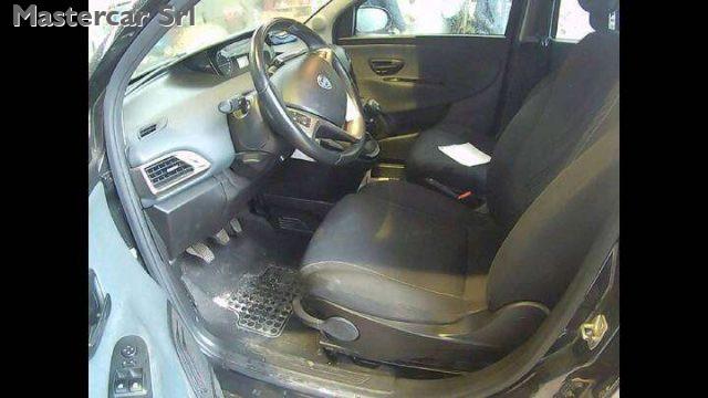 LANCIA Ypsilon 5posti Neopatentati 1.0 hybrid Gold tg: GK585ZB