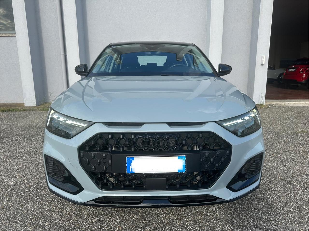 AUDI A1 citycarver 30 TFSI S tr. Id. Contrast