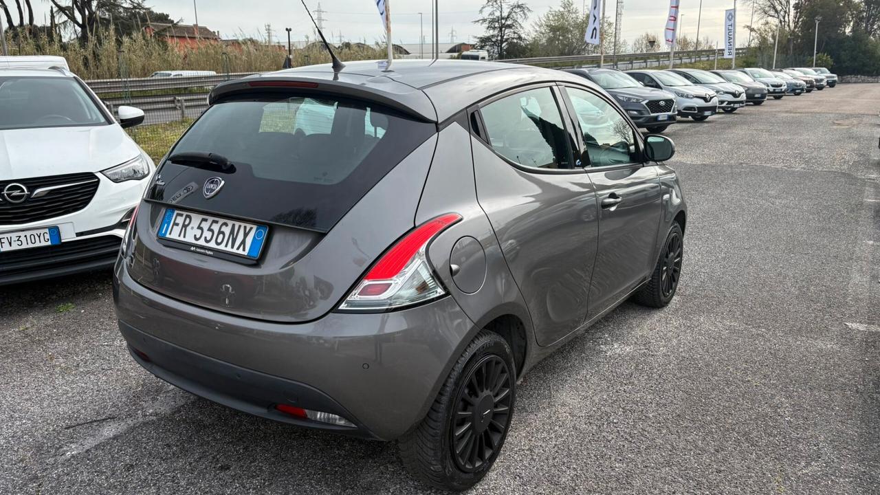 Lancia Ypsilon 1.2 69 CV 5 porte Elefantino Blu