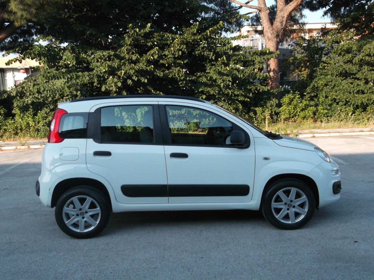 Panda 0.9 Turbo Natural Power Lounge 2014