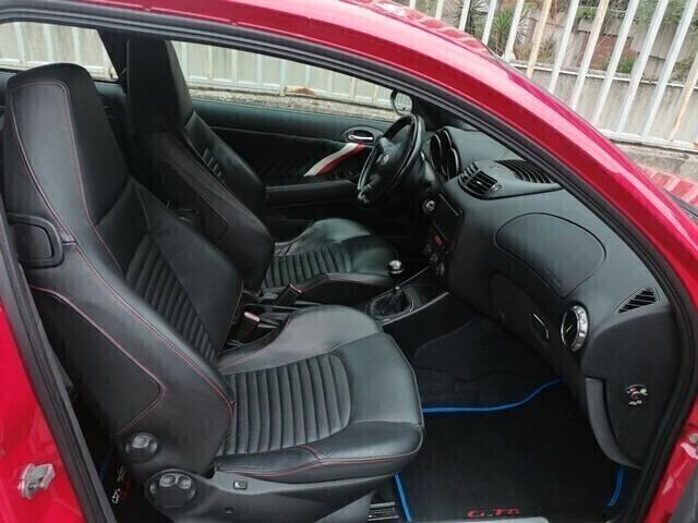 Alfa Romeo 147 3.2i V6 24V cat 3 porte GTA