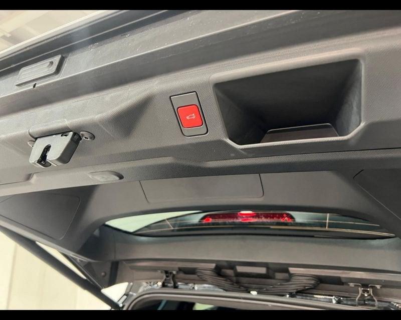 Peugeot 5008 Nuovo Hybrid 136 e-DCS6 GT