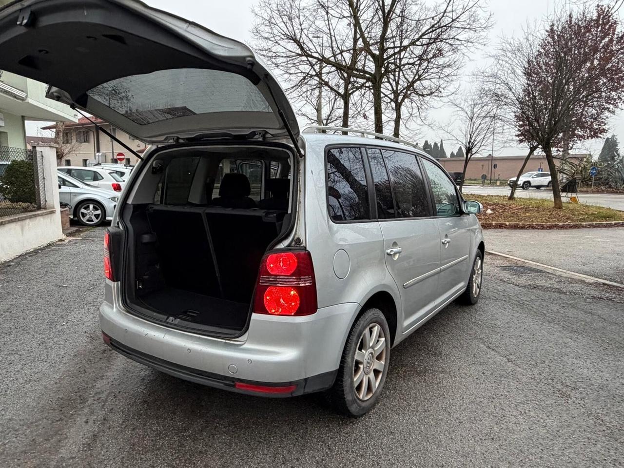 Volkswagen Touran 2.0 TDI DPF DSG Trendline