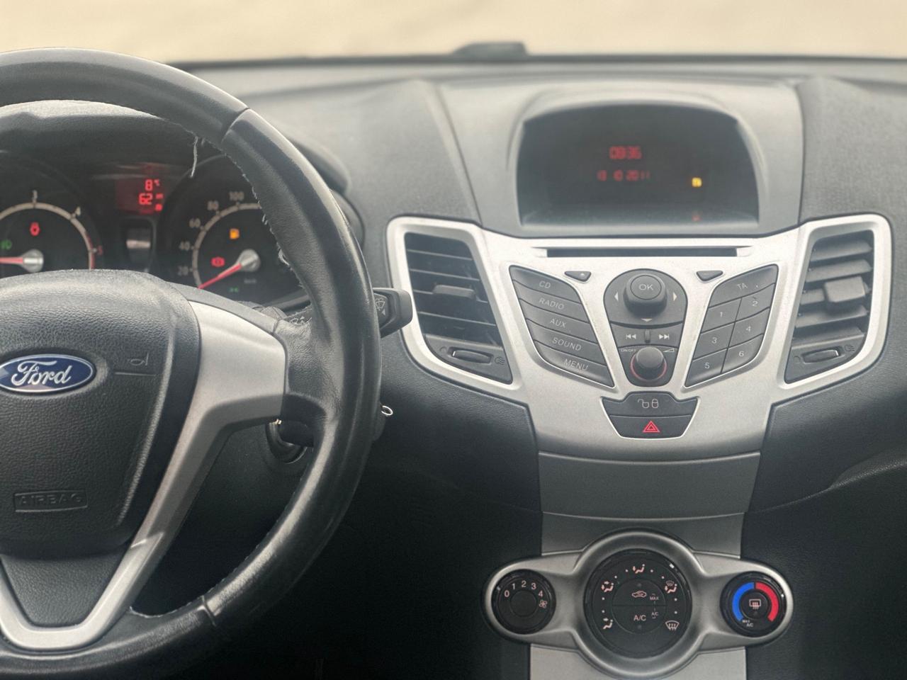 Ford FIESTA 1.4 DIESEL 2011 - GANCIO E CARRELLO