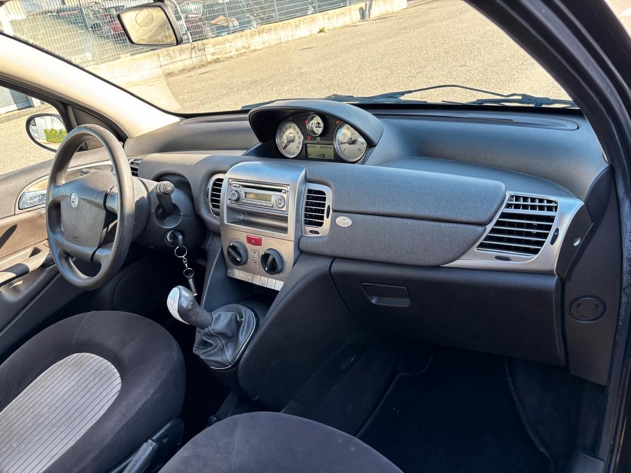 Lancia Ypsilon 1.3 MJT 75 CV Argento