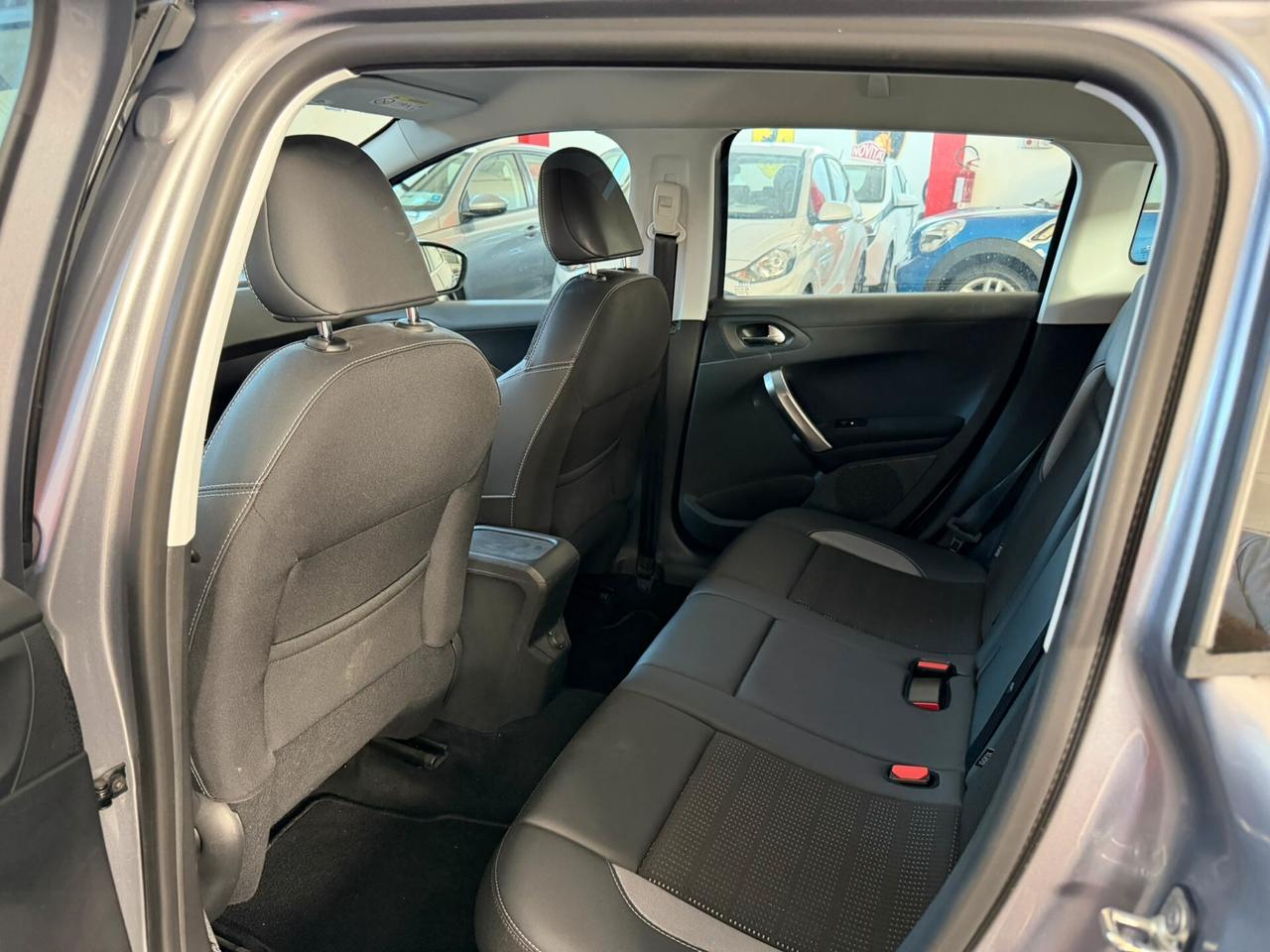 Peugeot 2008 1.2 Pure Tech 82 Allure km 14870