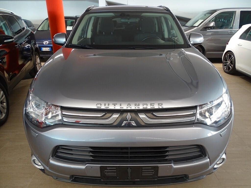 Mitsubishi Outlander 2.2 DI-D Intense 4x4 7 posti marce ridotte