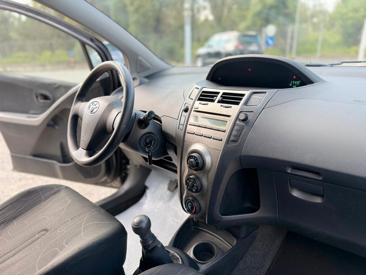 Toyota Yaris 1.0 5 porte Sol