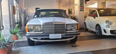 MERCEDES-BENZ 250 250 W123 ***ORIGINALISSIMA***