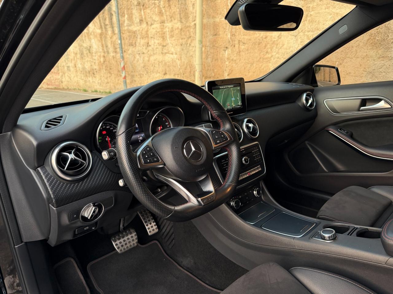 Mercedes A180 PREMIUM NIGHT EDITION/1500 110CV/LED/18"