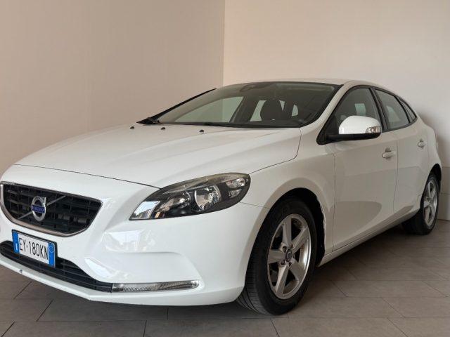 VOLVO V40 T2 Summum