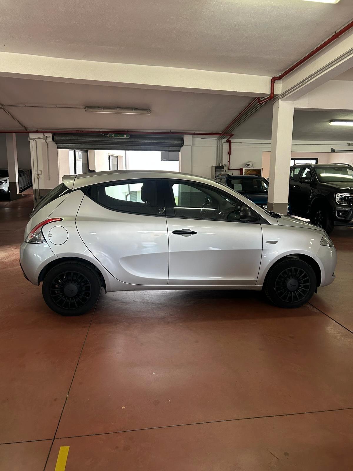 Lancia Ypsilon 1.0 FireFly 5 porte S&S Hybrid Ecochic Gold