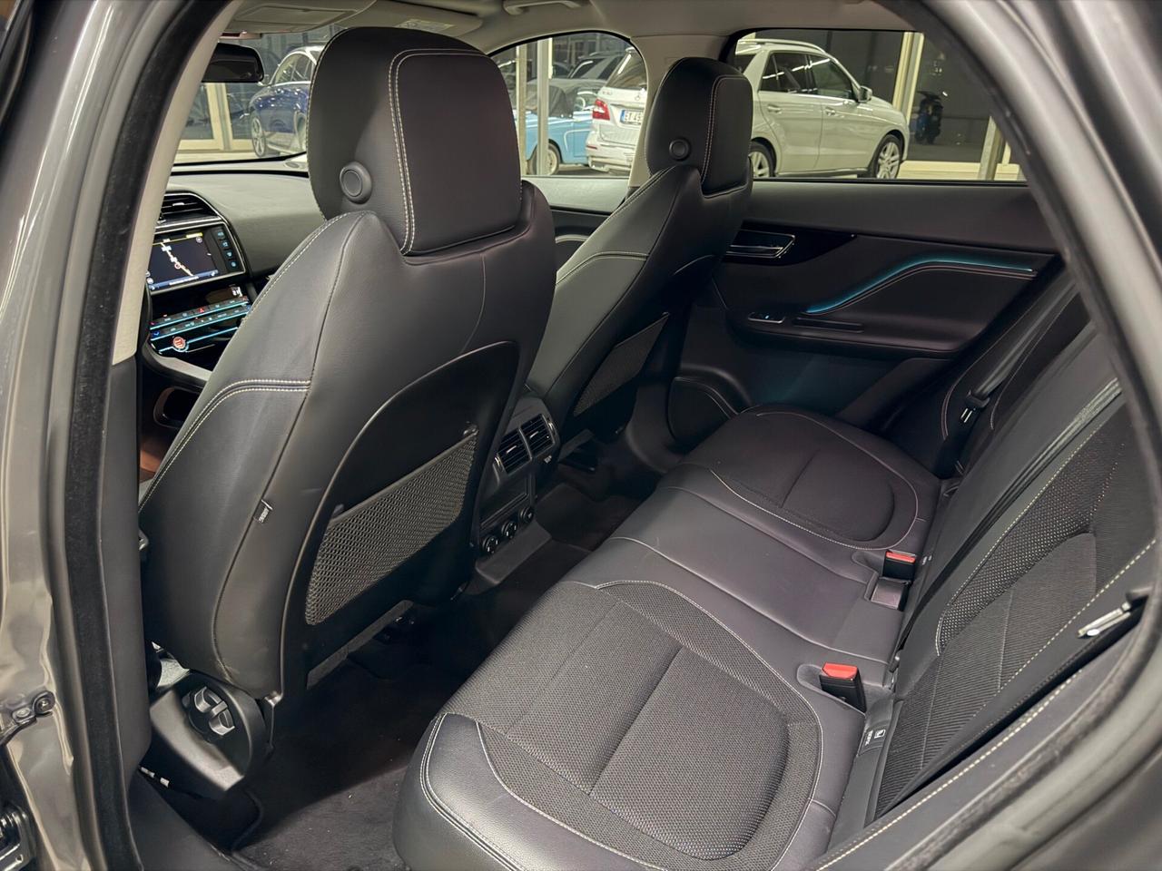 Jaguar F-Pace 240cv R-Sport - 24 MESI DI GARANZIA