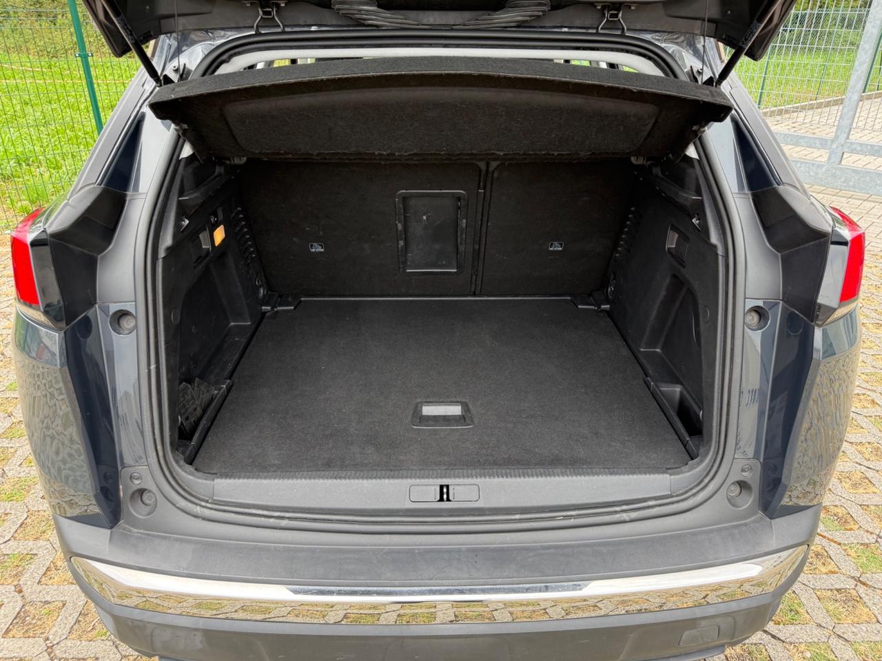 Peugeot 3008 BlueHDi 130 S&S EAT8 Allure*Automatik*Pelle*Navi