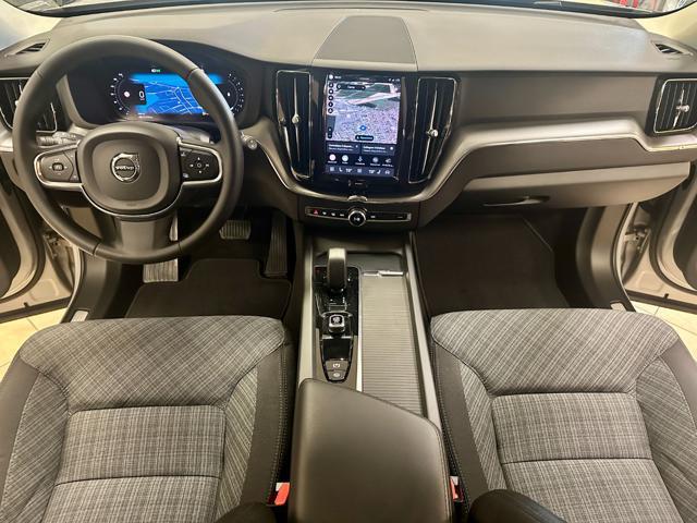 VOLVO XC60 B4 automatico FULL LED NAVI APPLE CAR 30.000 KM