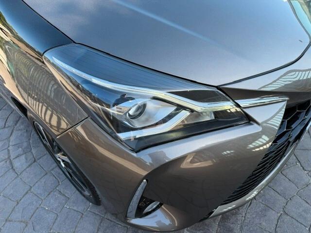 Toyota Yaris 1.5 Hybrid 5 porte Lounge Red/Bronze