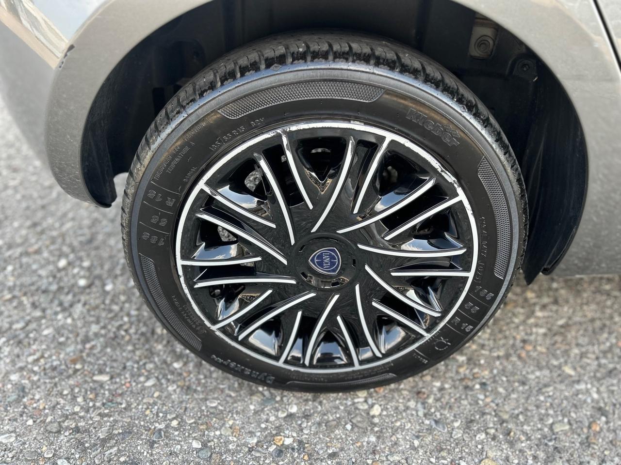Lancia Ypsilon 1.0 FireFly Hybrid Silver Plus