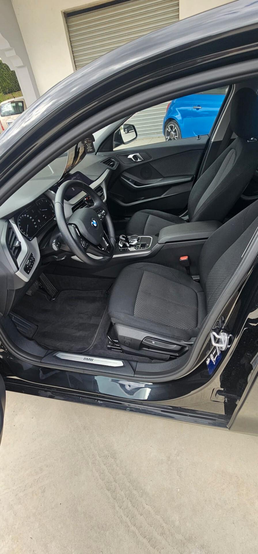 Bmw 116 116d 5p. Business Advantage