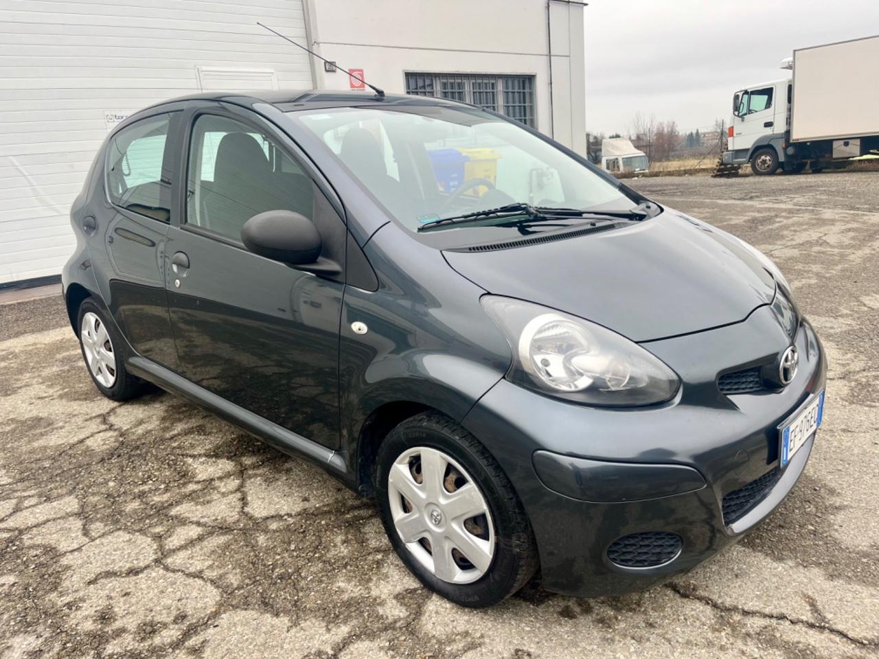 Toyota Aygo 1.0benz 2011 141.000km perfetta per neopatentati