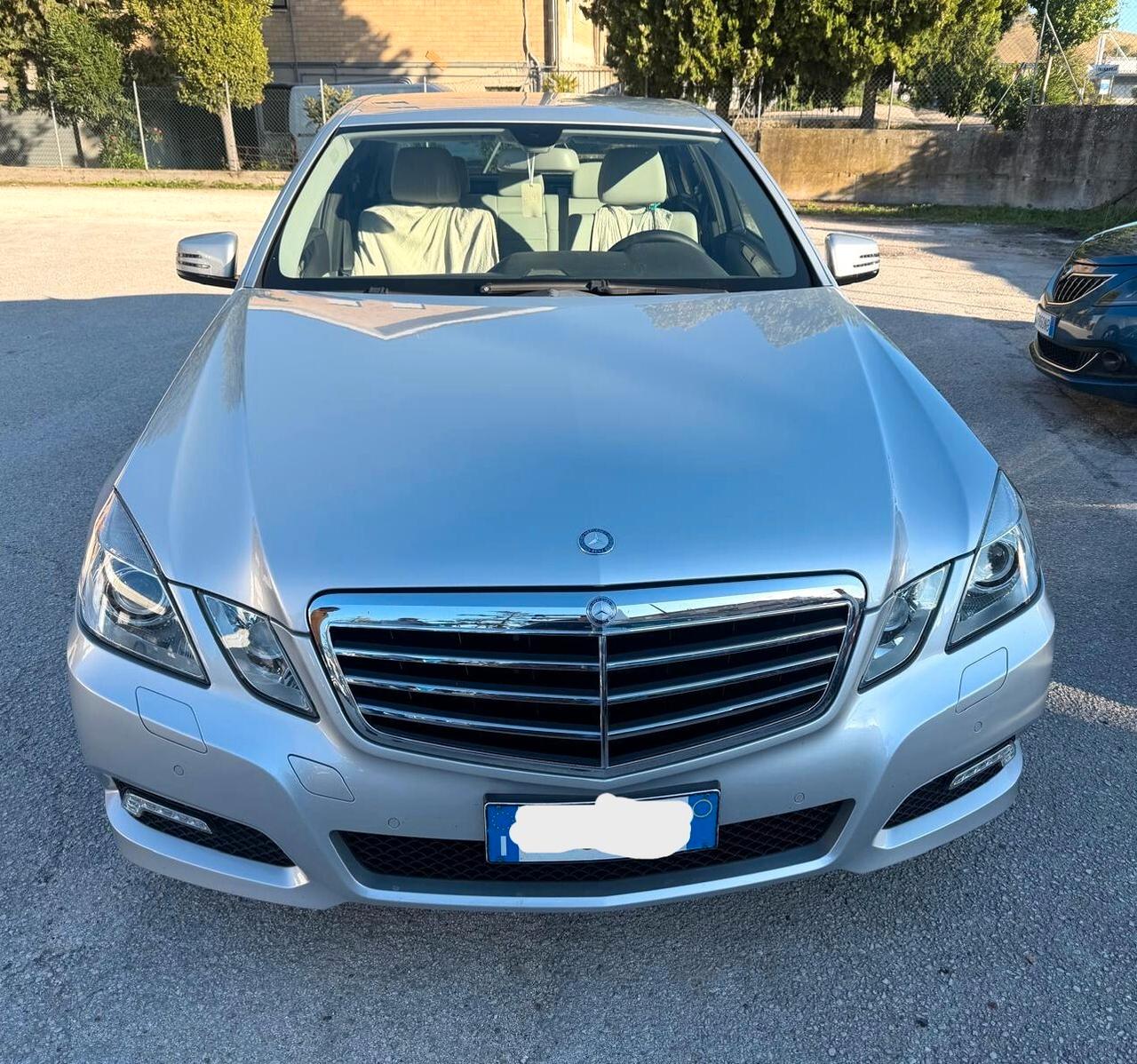 Mercedes-benz E 220 CDI BlueEFFICIENCY Avantgarde