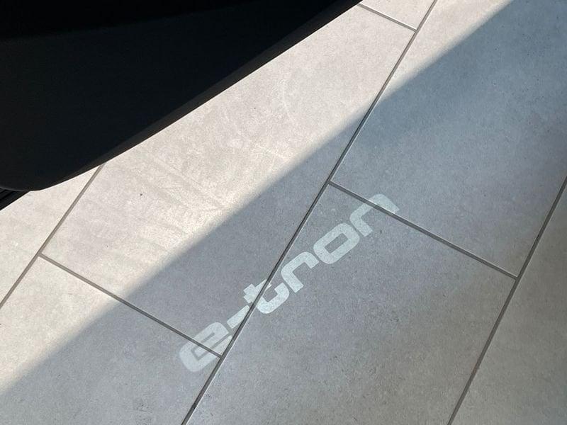 Audi Q8 e-tron Audi Q8 50 e-tron quattro