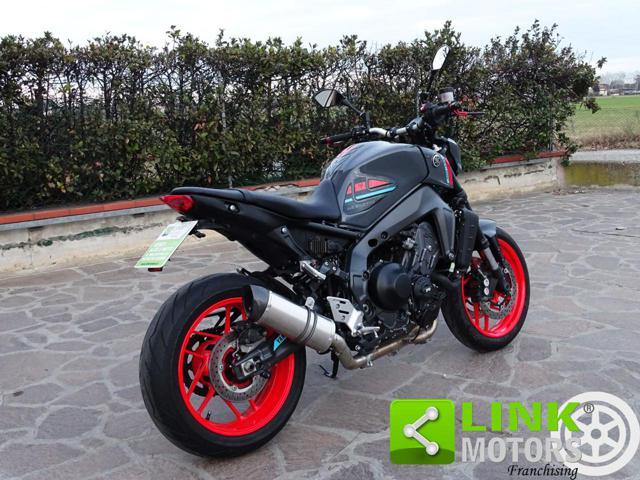 YAMAHA MT-09 -