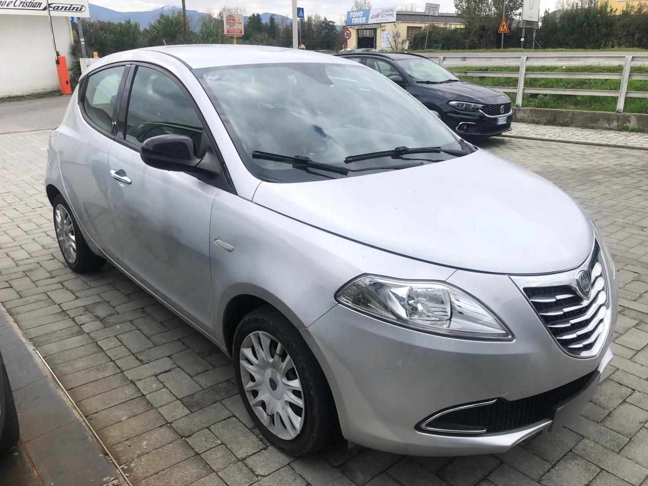 Lancia Ypsilon 1.2 69 CV 5 porte S&S Silver
