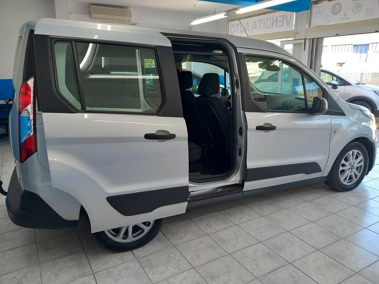 Ford Tourneo Connect 1.5 TDCi 120 CV anno 2019 km 125 mila