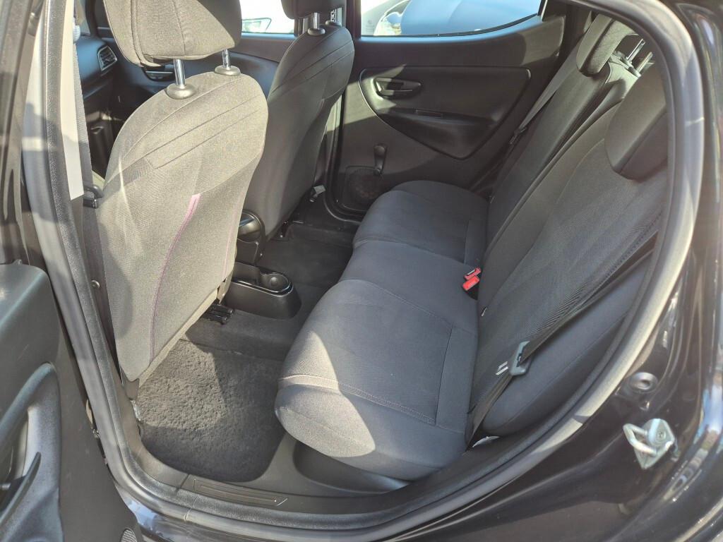 Lancia Ypsilon 1.2 69 CV 5-POSTI Gold